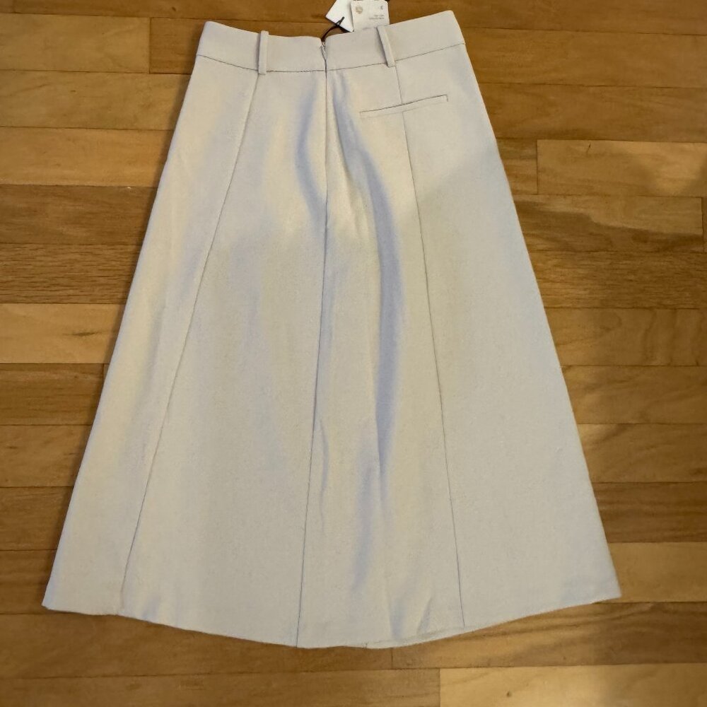 Matte Pearl Babaton Podium Skirt (Size 2)